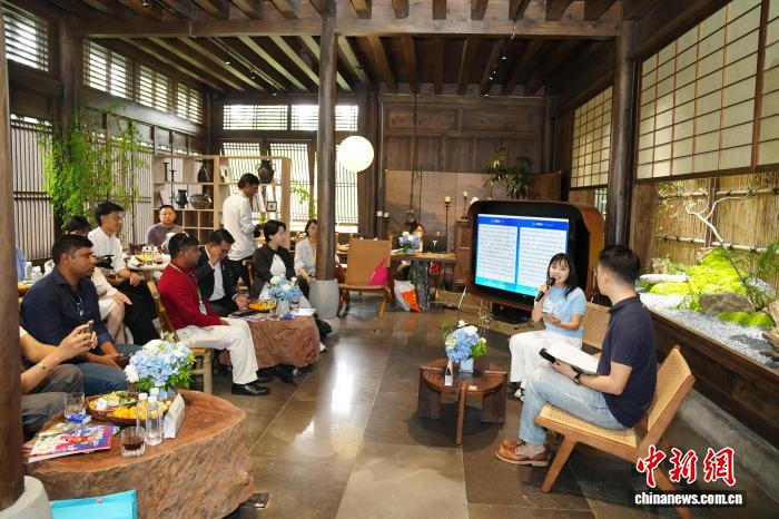 作别保山 四国媒体记者将云南边城发展智慧记于笔尖、留在心间